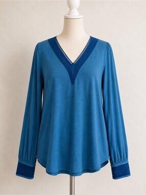 Soft Surroundings Blue Eyelet Embroidered Trim Long Sleeve Top Size M
